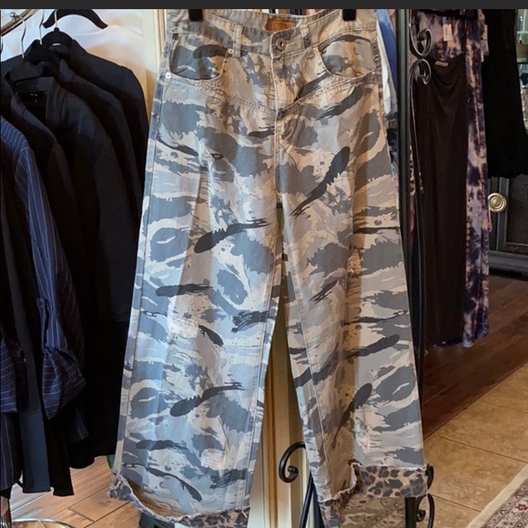 POL Camo leopard cuff pants. Size 28 - Picture 1 of 5